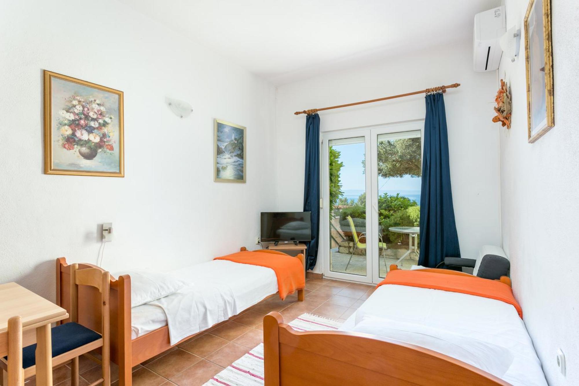 Apartments By The Sea Baska Voda, Makarska - 300 Экстерьер фото